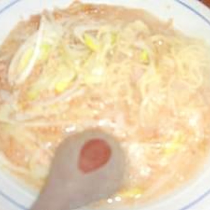 もやしと豚肉だけで、おいしいラーメン♪